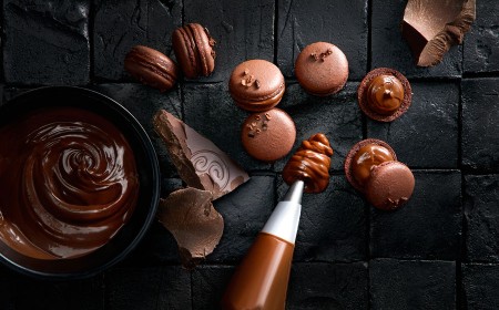 Chocolate macaron