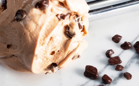 Hazelnut, gelato and ChocRocks™ stracciatelli
