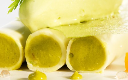 White chocolate canneloni with pistachio and ice cream