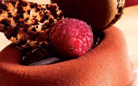 Kumabo chocolate mousse and raspberry pastry