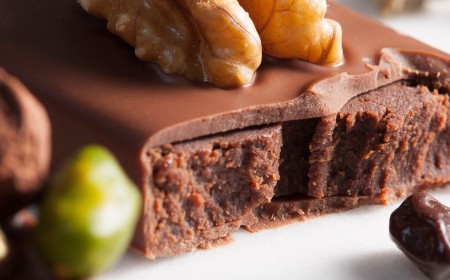 Crunchy chocolate and nuts bar