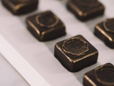 Demonstration video<span>Spiced Praliné Enrobed Bonbons</span>