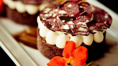 Caramel Ocoa™ ganache & peach chocolate tart