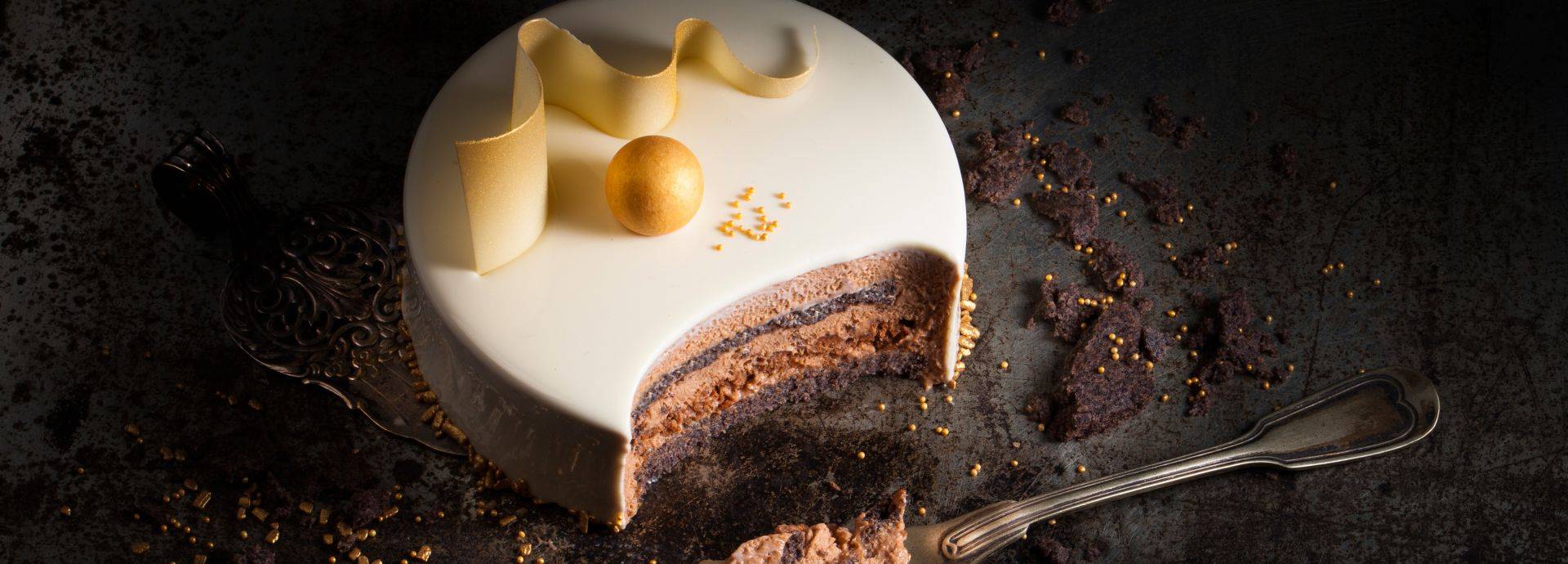 Almond and poppy seed cake