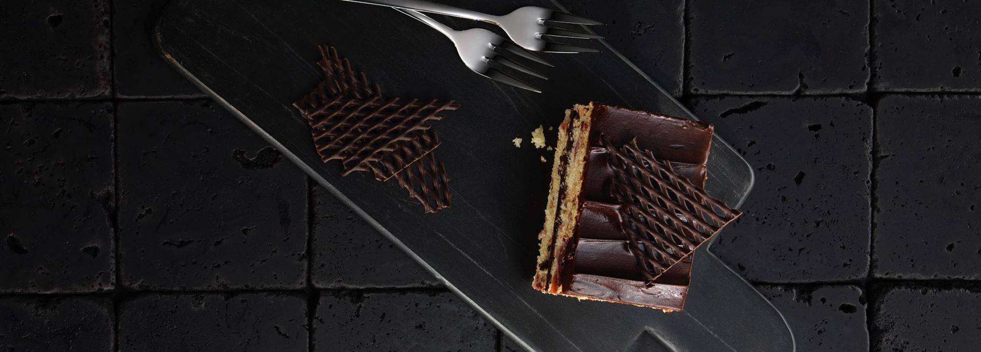 Vegane schokoladen sauerkirsch-schnitte