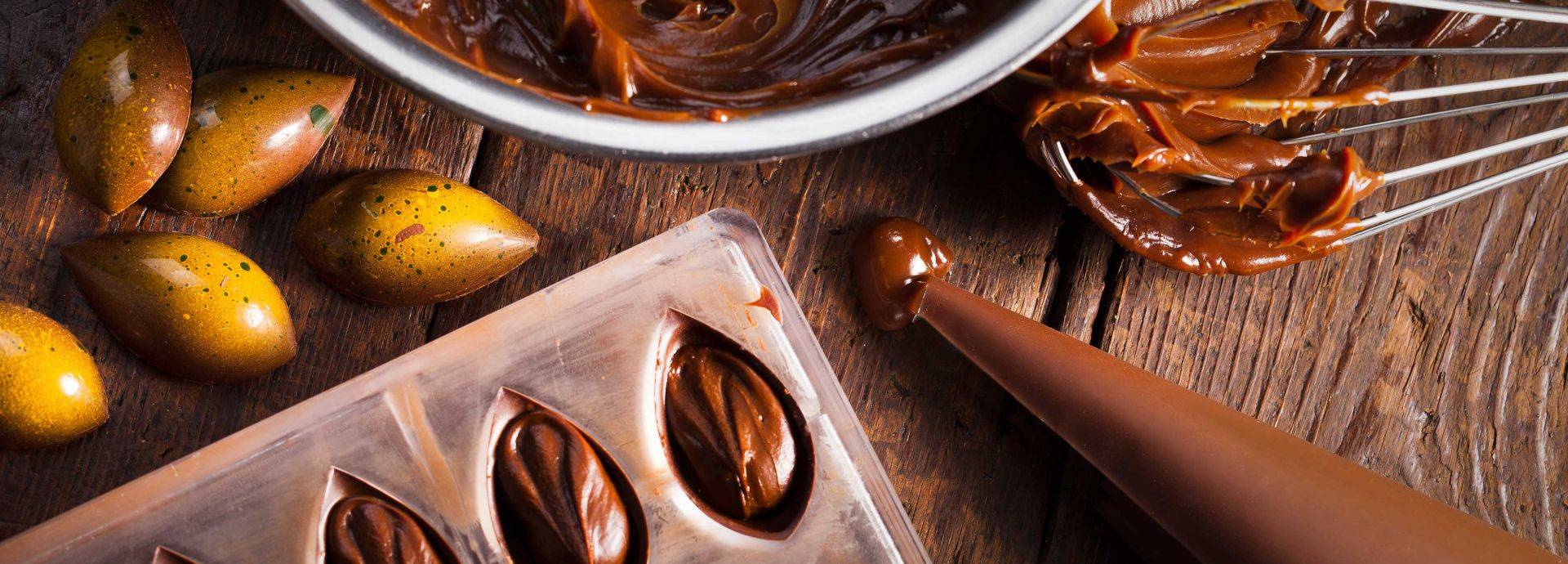 Milk chocolate ganache for moulded pralines