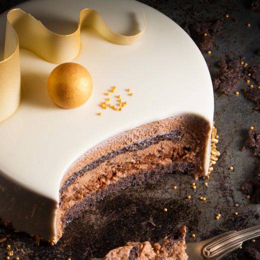 Almond and poppy seed cake