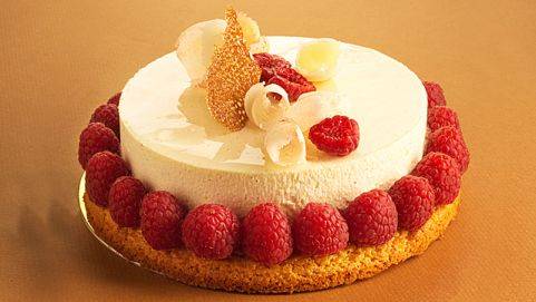 Weiße Schokolade Blanc Satin™ mit Koriander und Himbeeren